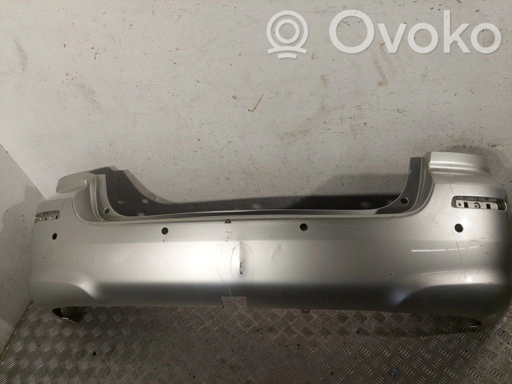 Toyota Corolla Verso AR10 Parachoques 