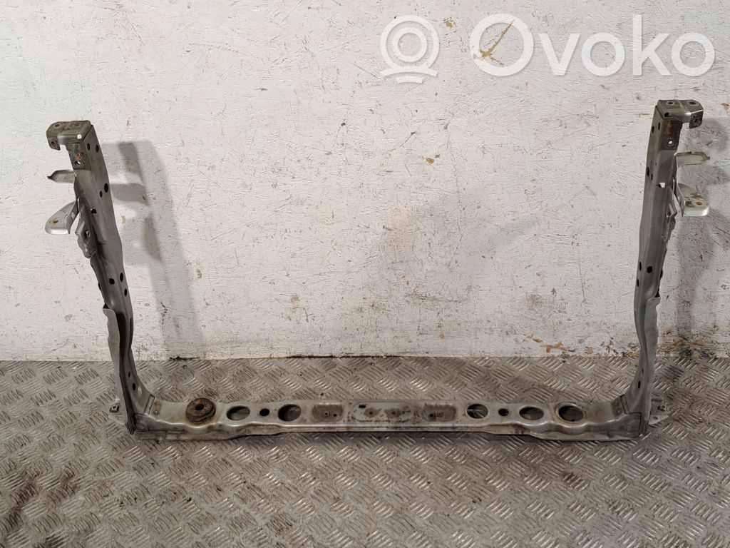 Toyota Auris 150 Pas przedni 