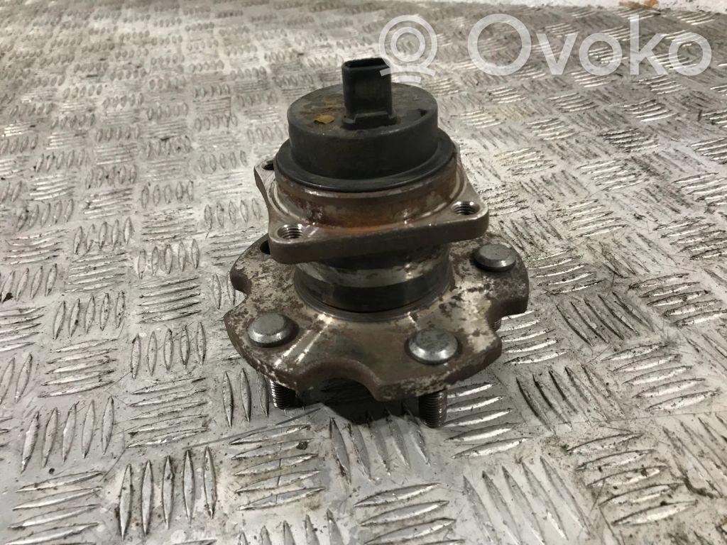 Toyota Avensis T250 Piasta koła tylnego 