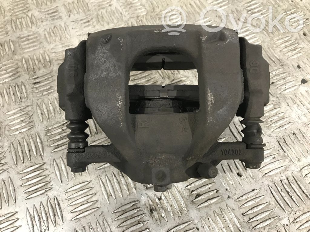 Toyota Auris 150 Zacisk hamulcowy przedni 