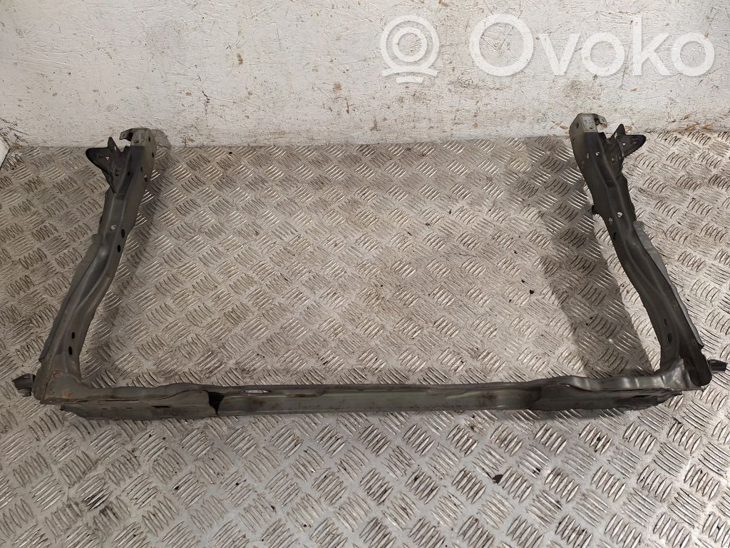 Toyota Auris 150 Pas przedni 