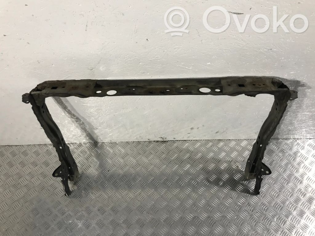Toyota Verso Pas przedni 