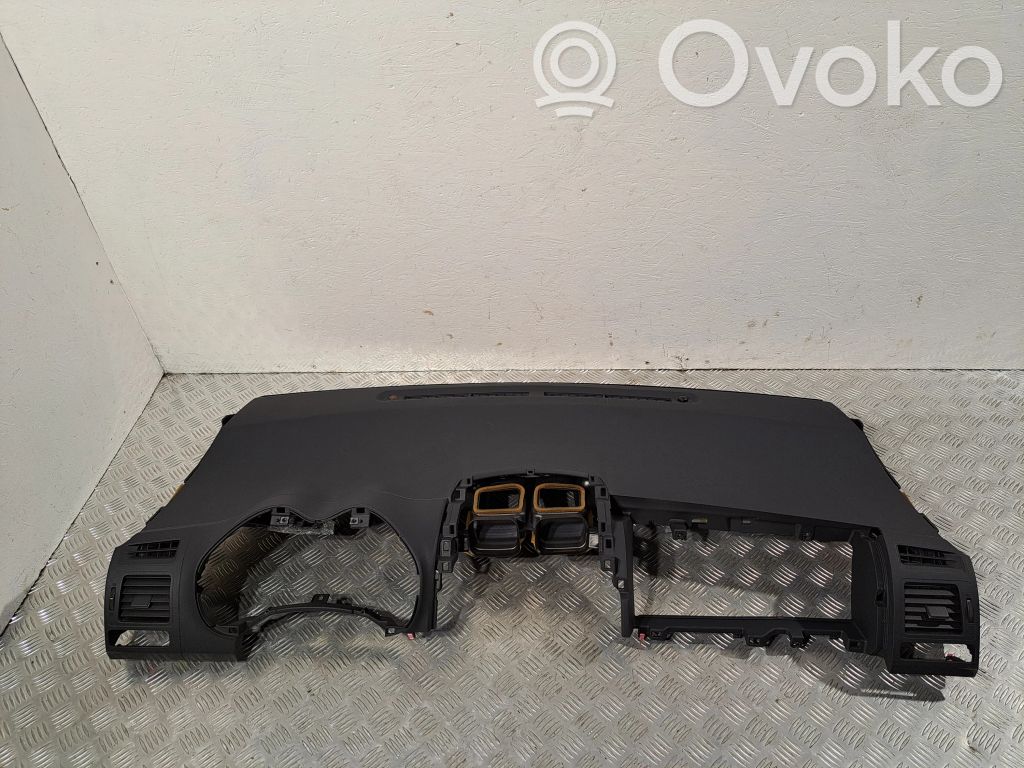 Toyota Auris 150 Panelė 