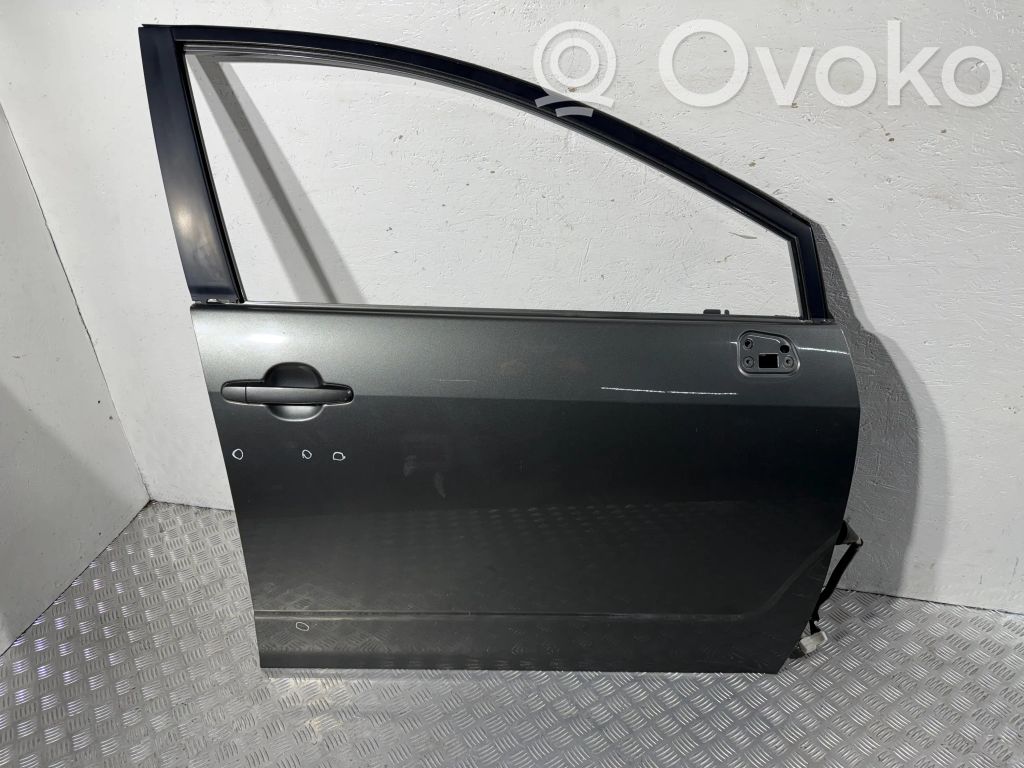 Toyota Corolla Verso AR10 Front door 
