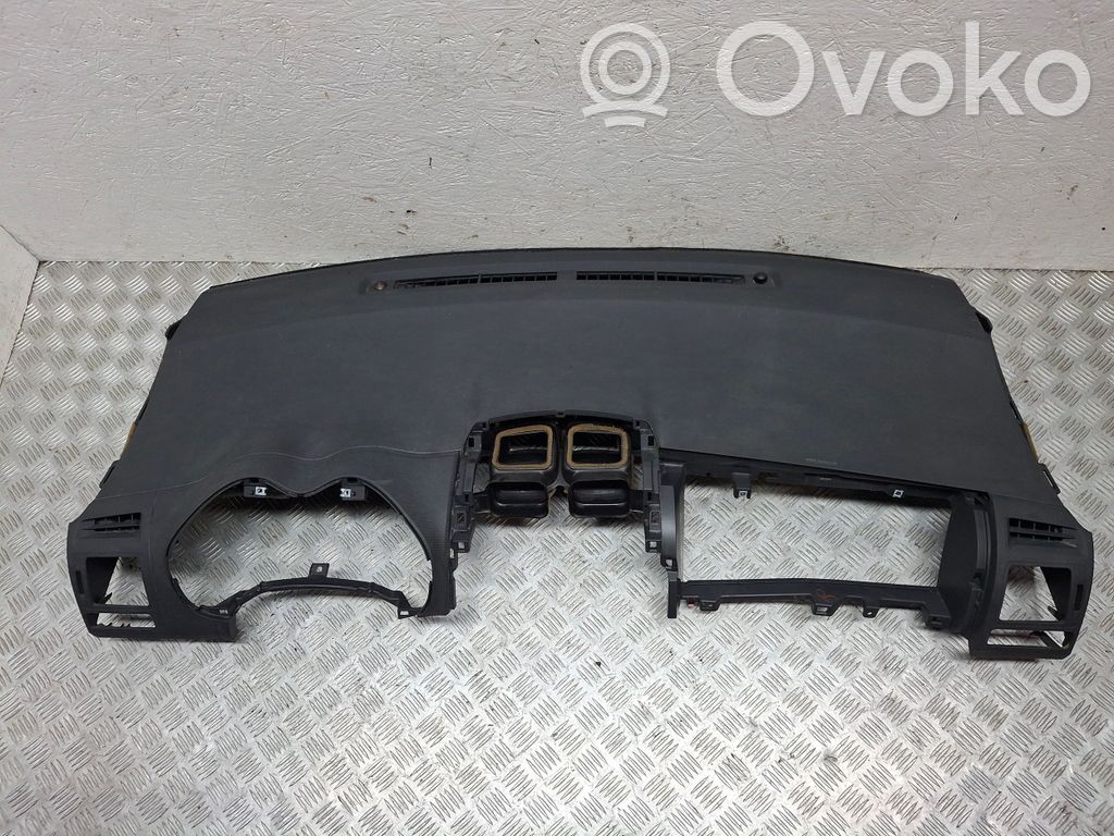 Toyota Auris 150 Panelė 