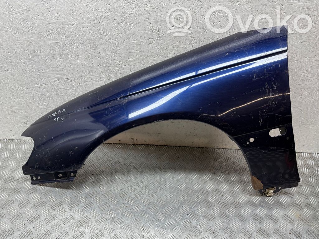 Opel Omega B1 Sparnas 