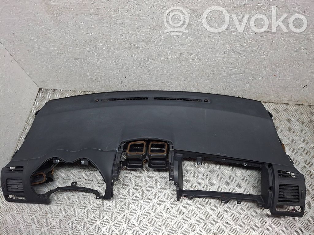 Toyota Auris 150 Panelė 