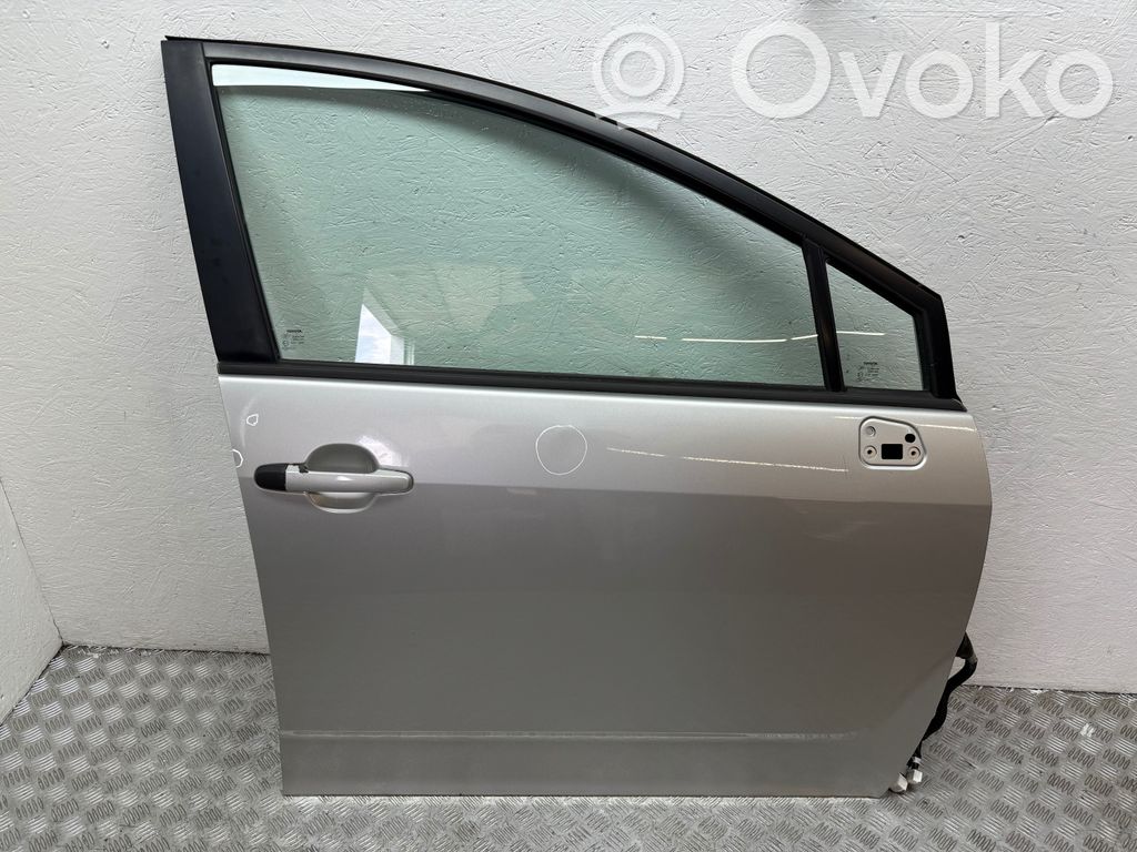 Toyota Corolla Verso AR10 Front door 
