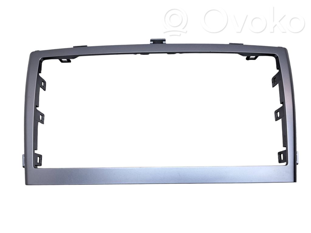 Toyota Avensis T270 Konsola środkowa / Radio / GPS 