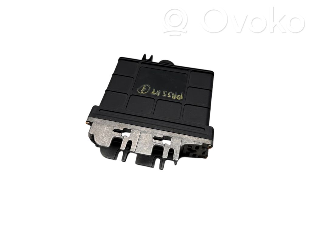 Volkswagen PASSAT B4 Engine control unit/module 