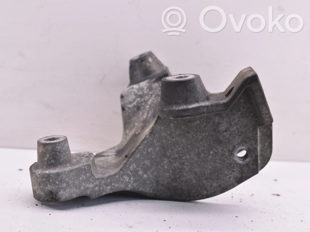Chrysler Town & Country V Engine mounting bracket 