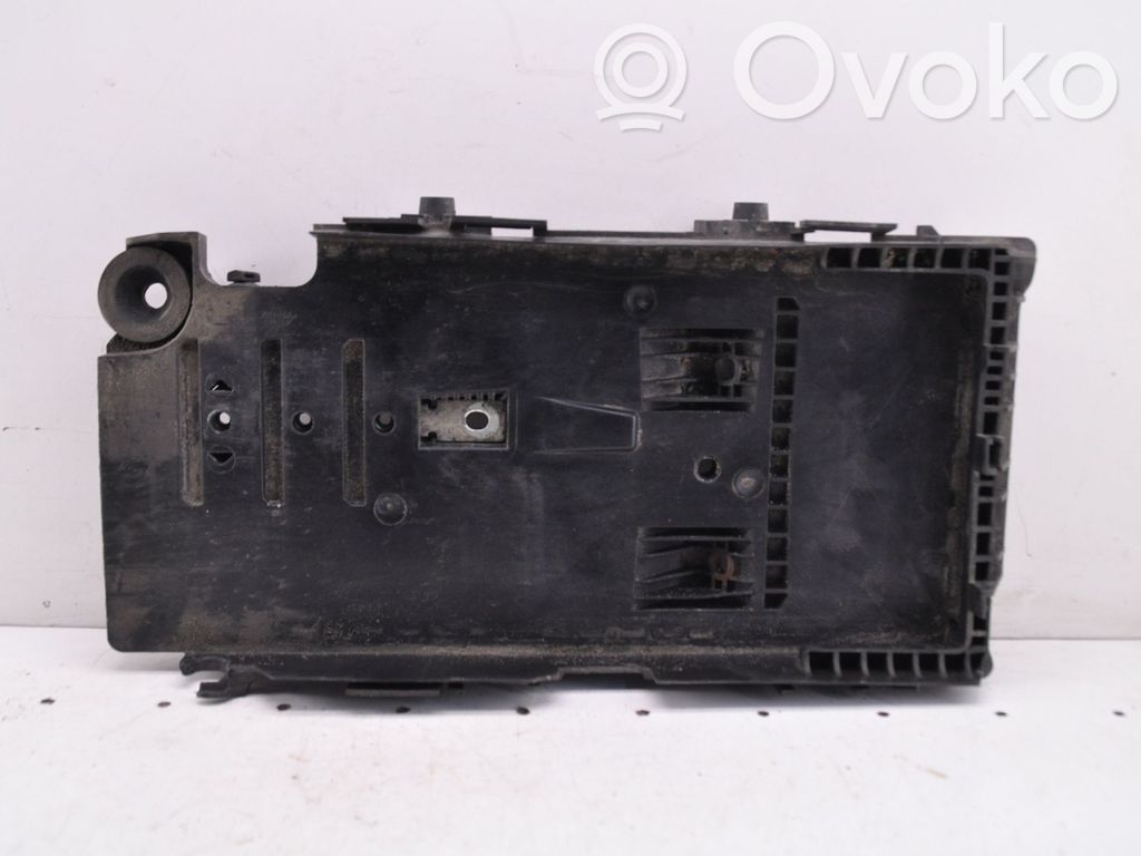 Ford Mondeo MK IV Batteriekasten 