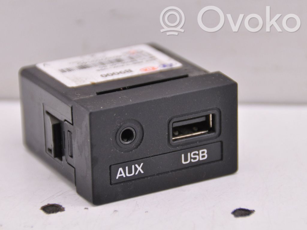 Hyundai i10 Enchufe conector entrada auxiliar 