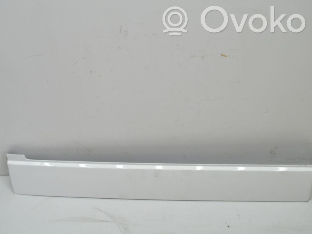 Volkswagen Transporter - Caravelle T5 Aizmugurē durvju dekoratīvā apdare (moldings) 