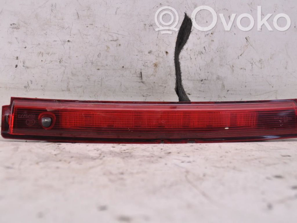 Renault Captur Third/center stoplight 