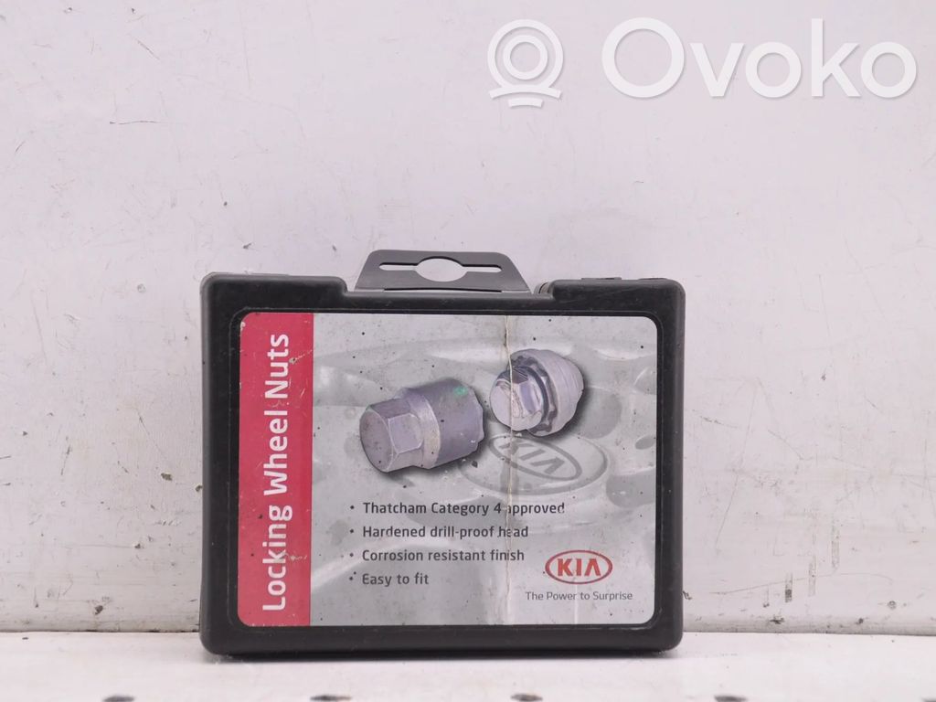 KIA Optima Anti-theft wheel nuts and lock 