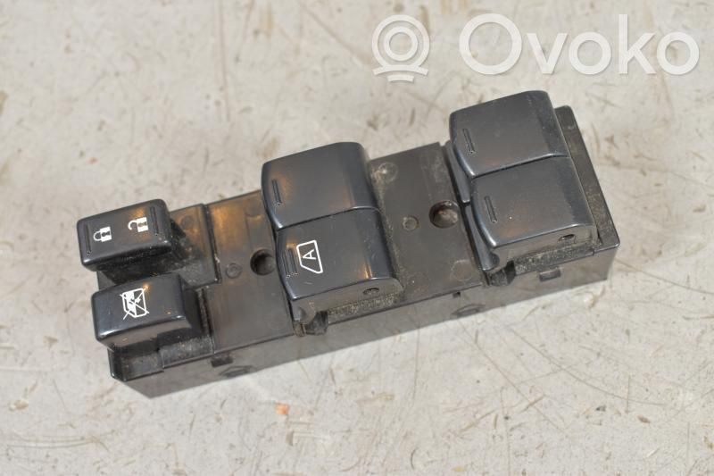 Subaru XV I Electric window control switch 