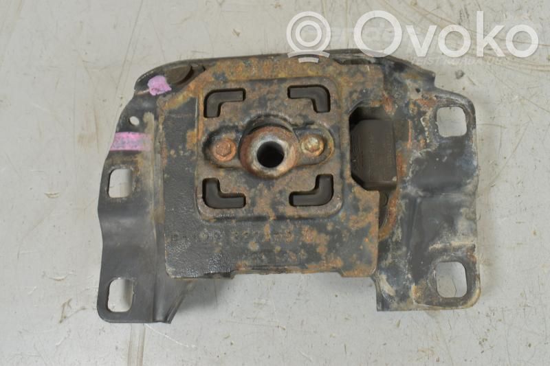 Volvo V50 Engine mounting bracket 