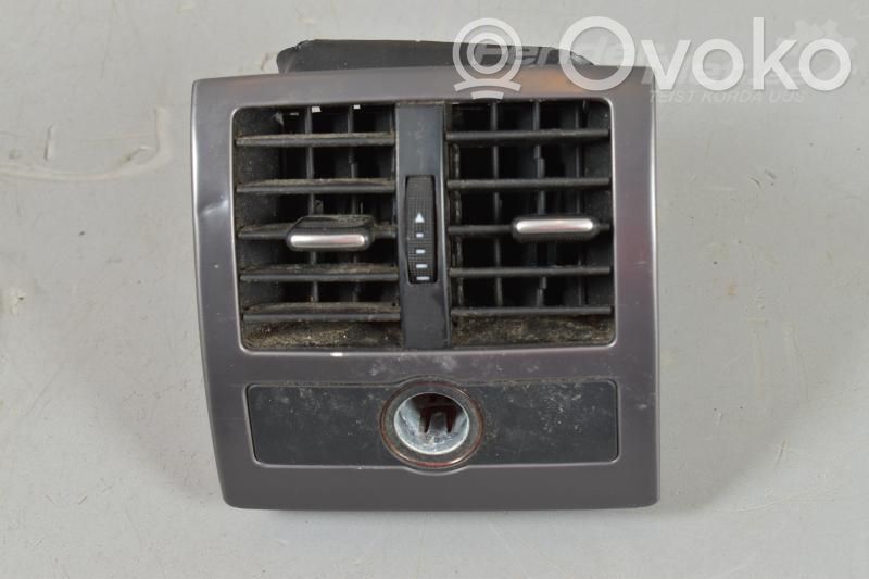 Dysze / Kratki środkowego nawiewu deski rozdzielczej   4B0815743H1V5,4B0819209