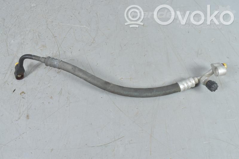 BMW 3 E46 Ilmastointilaitteen putki (A/C) 