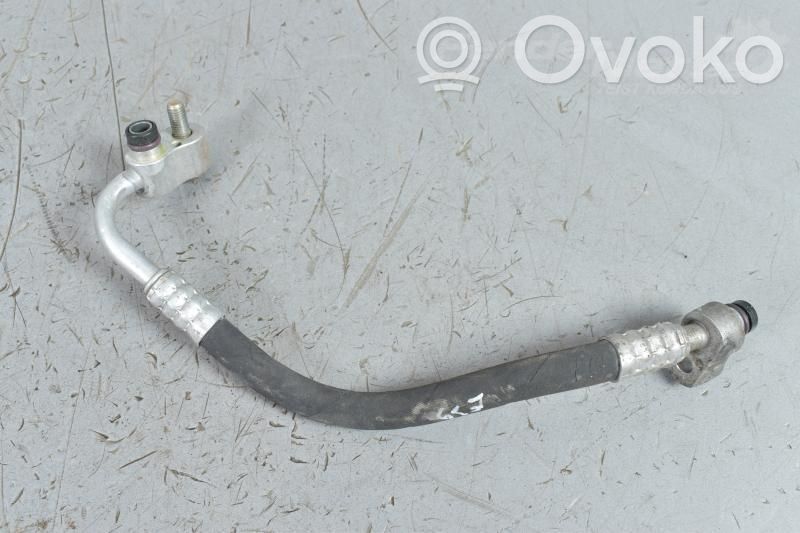 BMW 5 E39 Ilmastointilaitteen putki (A/C) 