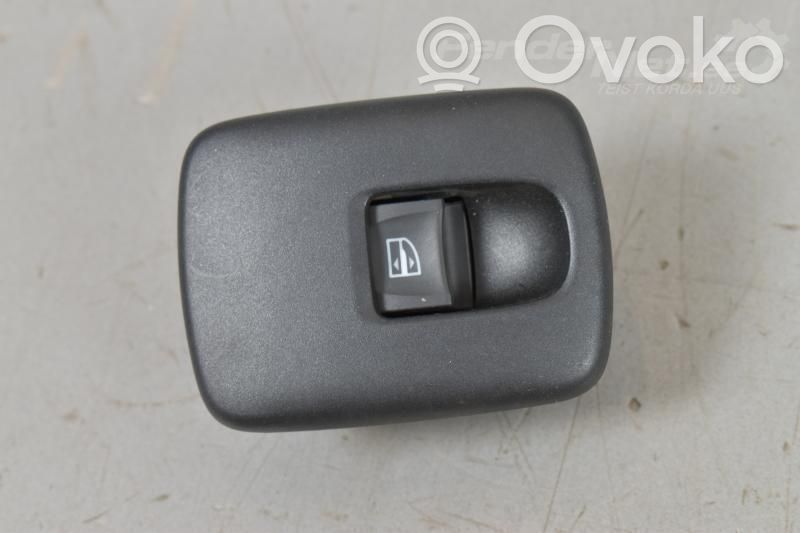 Electric window control switch   A4539056000