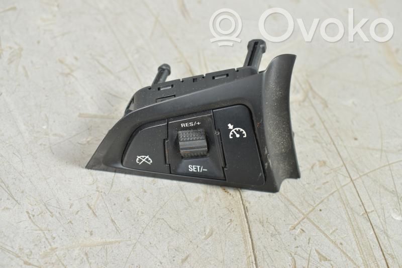 Opel Astra J Butoane/comutatoare pe volan 
