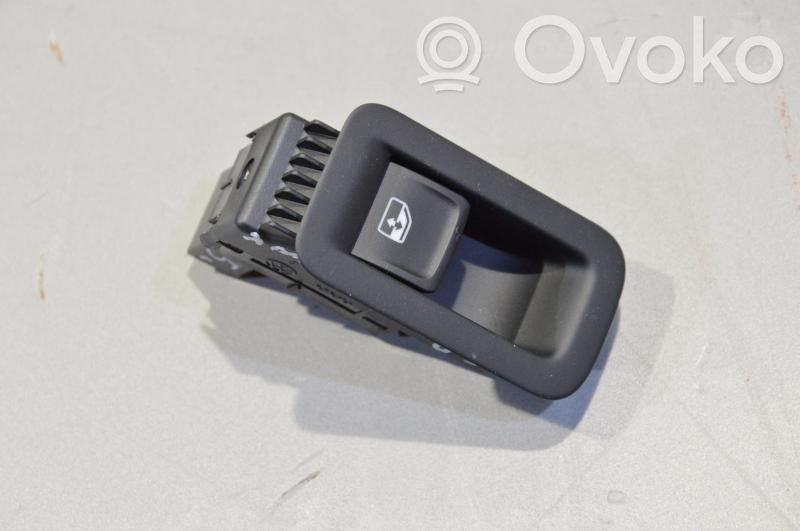 Volkswagen Golf Sportsvan Electric window control switch 