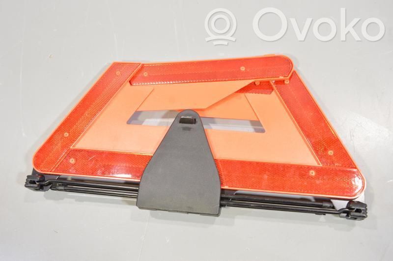 Triangle d'avertissement   4B5860251E