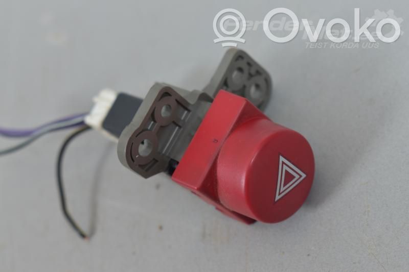 Botón interruptor de luz de peligro   83037AG011