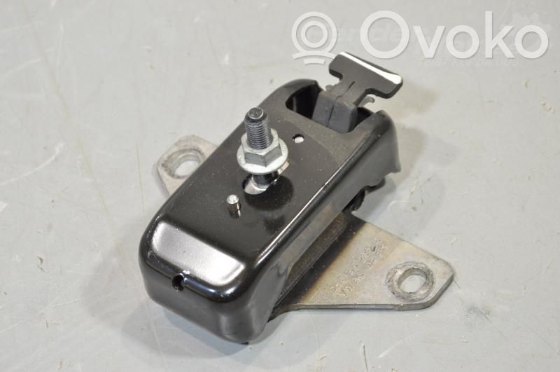 Volkswagen Amarok Engine mounting bracket 