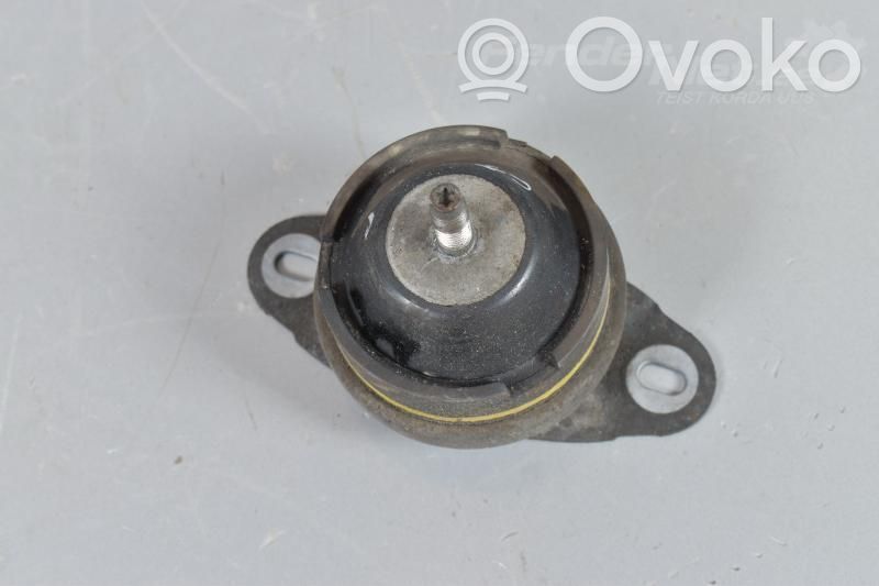Citroen C5 Engine mounting bracket 