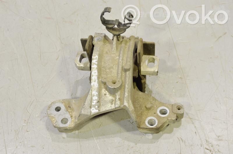 Peugeot 407 Engine mounting bracket 