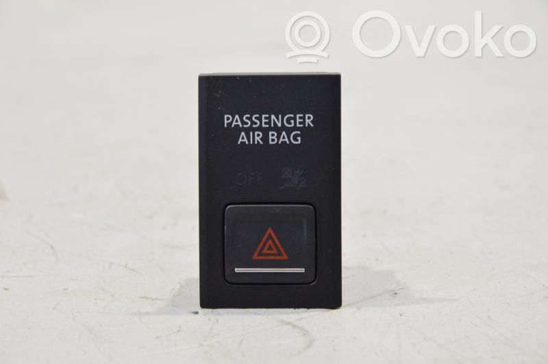 Hazard light switch   1K8919234,5G0953509A