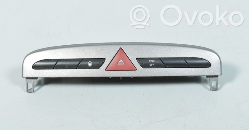 Peugeot 308 Hazard light switch 