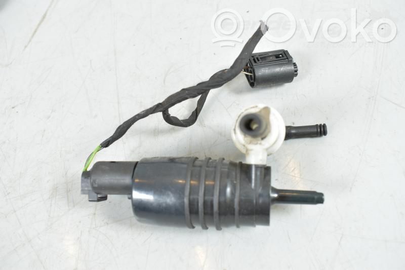 BMW 5 G30 G31 G38 Pompa spryskiwacza szyby przedniej / czołowej 