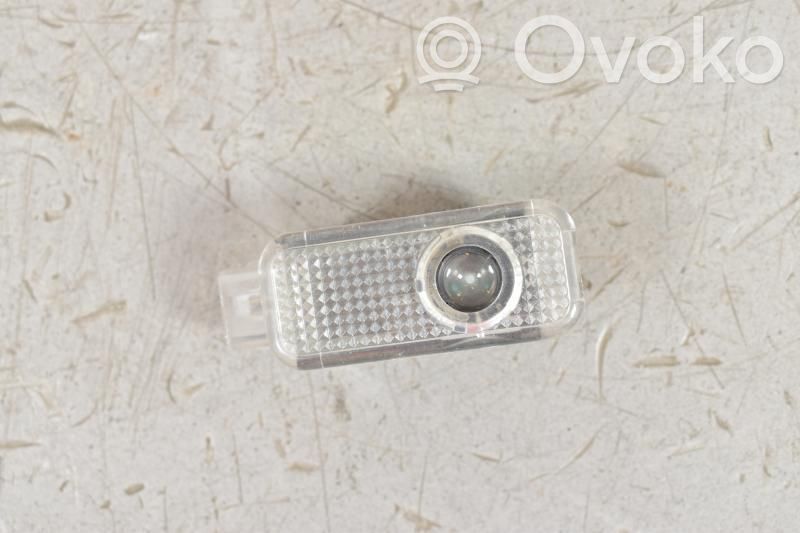 Front door interior light   8D0947415