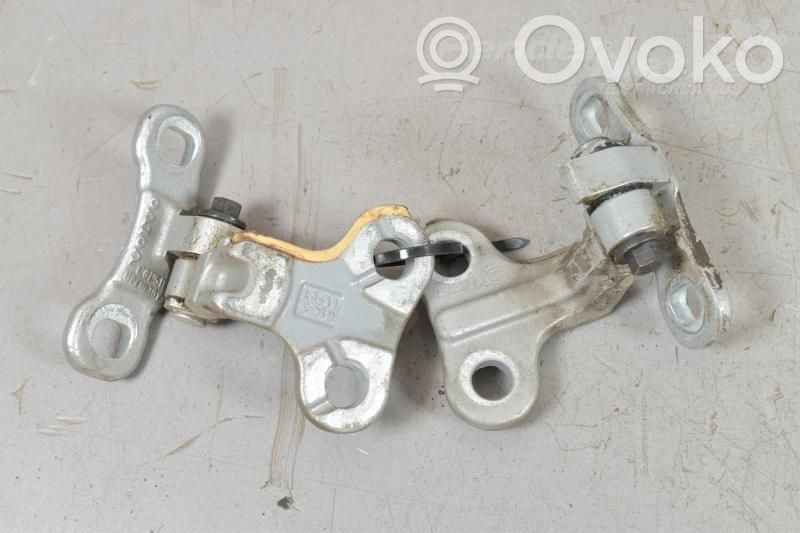 Volvo V50 Front door hinge set 