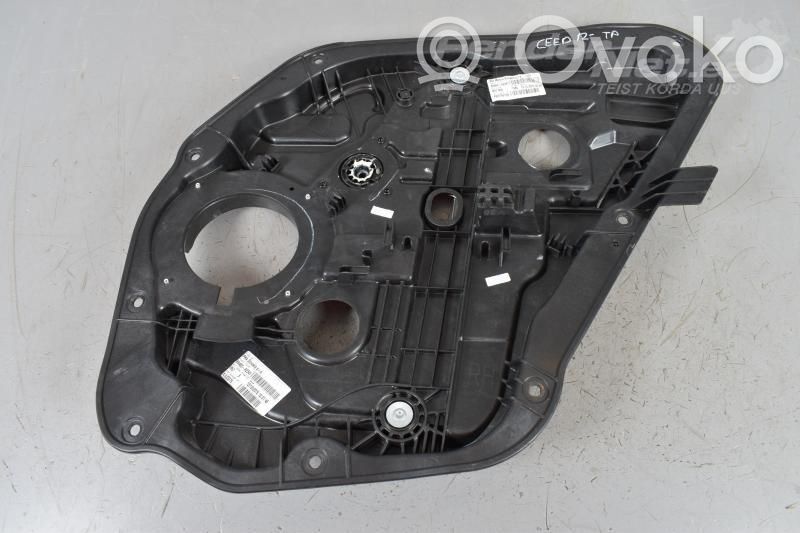 KIA Ceed Mecanismo para subir la puerta trasera sin motor 