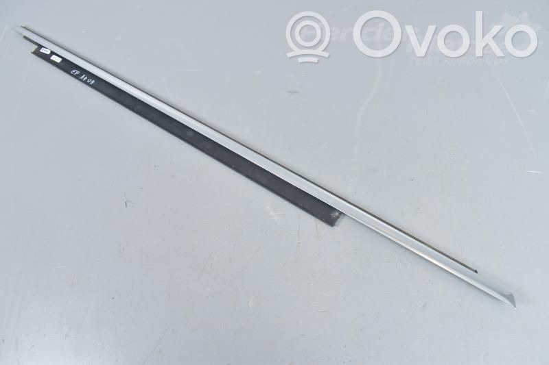 Audi A4 S4 B8 8K Priekinių durų stiklo apdaila 