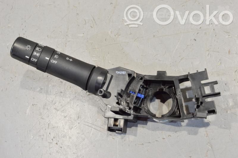 Subaru Legacy Interruptor/palanca de limpiador de luz de giro 