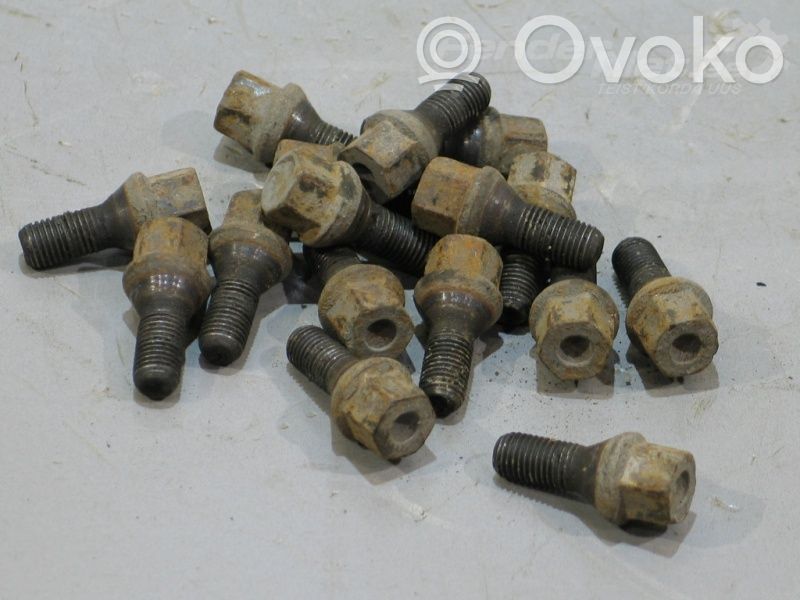 Opel Astra F Mutterit/pultit 
