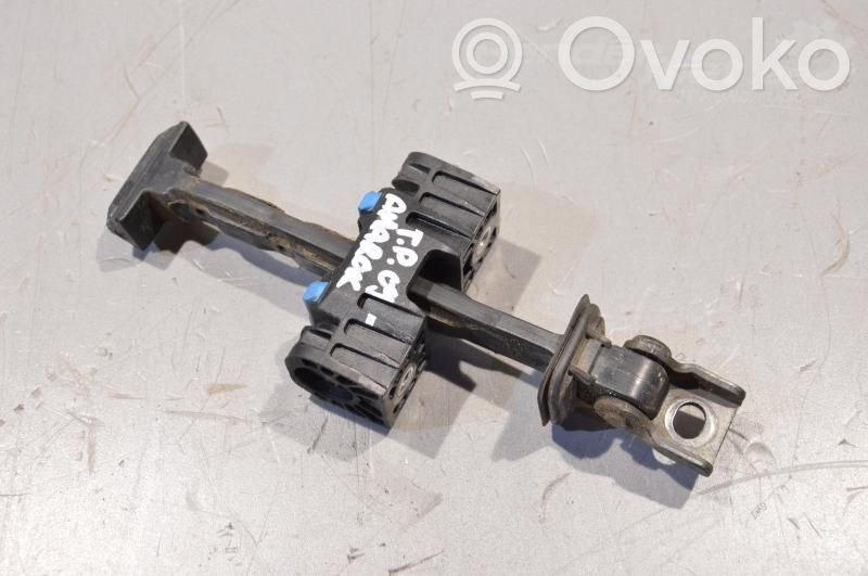 Volkswagen Amarok Takaoven pidätin 