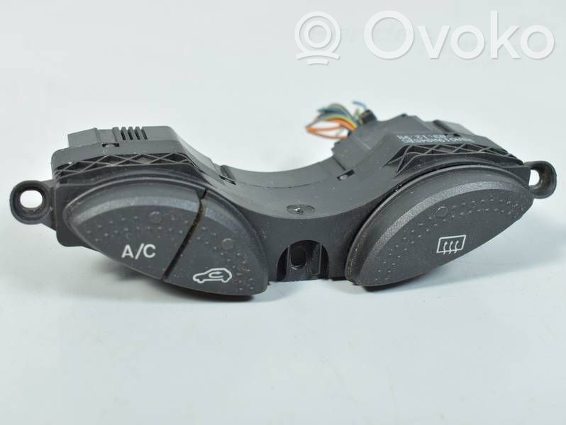 Ford Focus Windscreen/window heater switch 