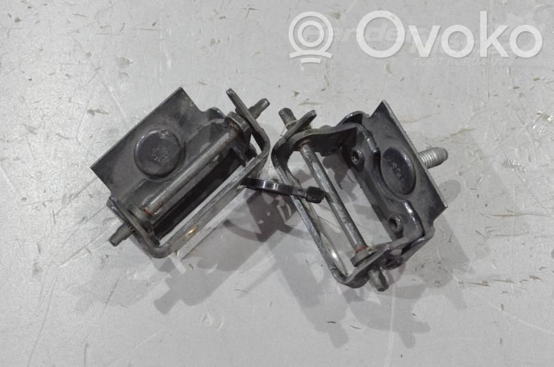 Ford Fusion Tailgate/trunk/boot hinge 