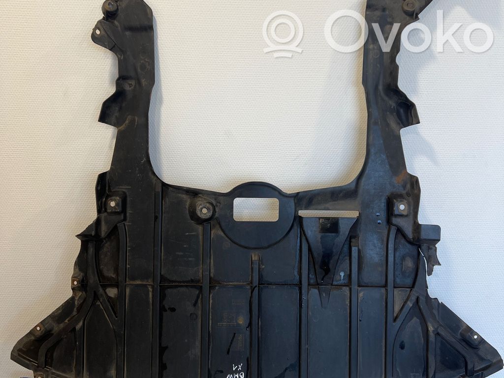 Engine splash shield/under tray   2990575,51164310