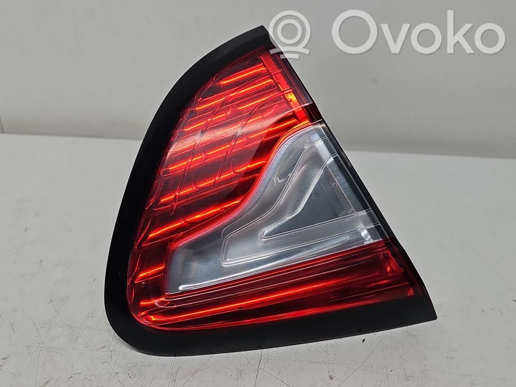 Renault Captur Tailgate rear/tail lights 