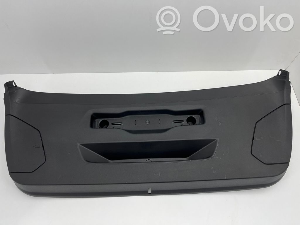 BMW 1 F40 Tailgate trim 
