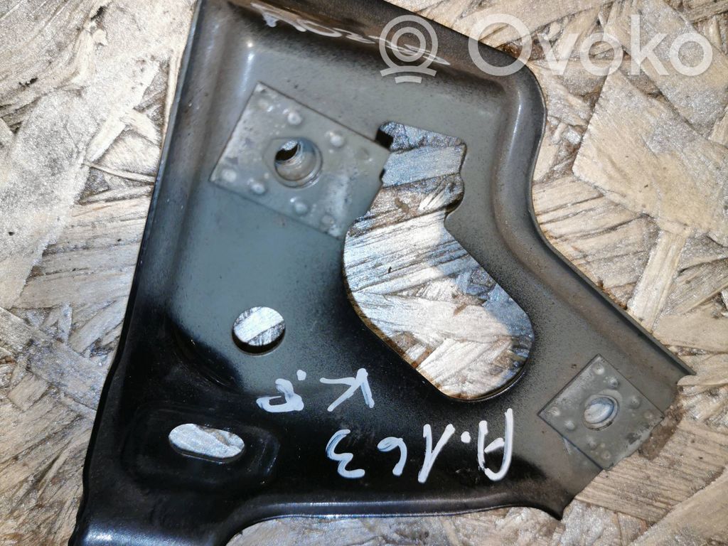 Opel Astra J Soporte de montaje del guardabarros 