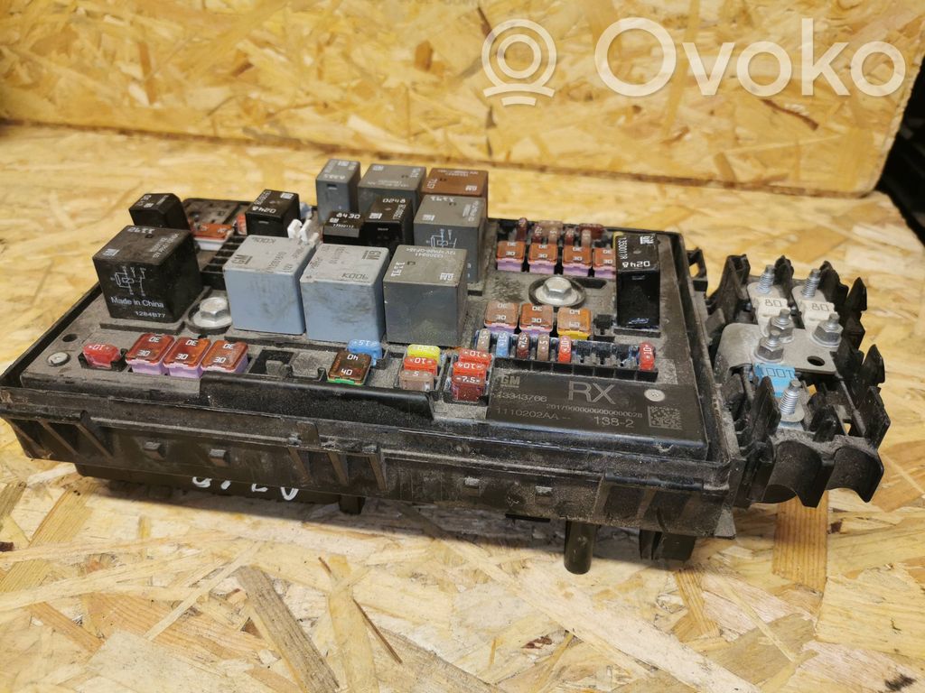 Opel Astra J Módulo de fusible 